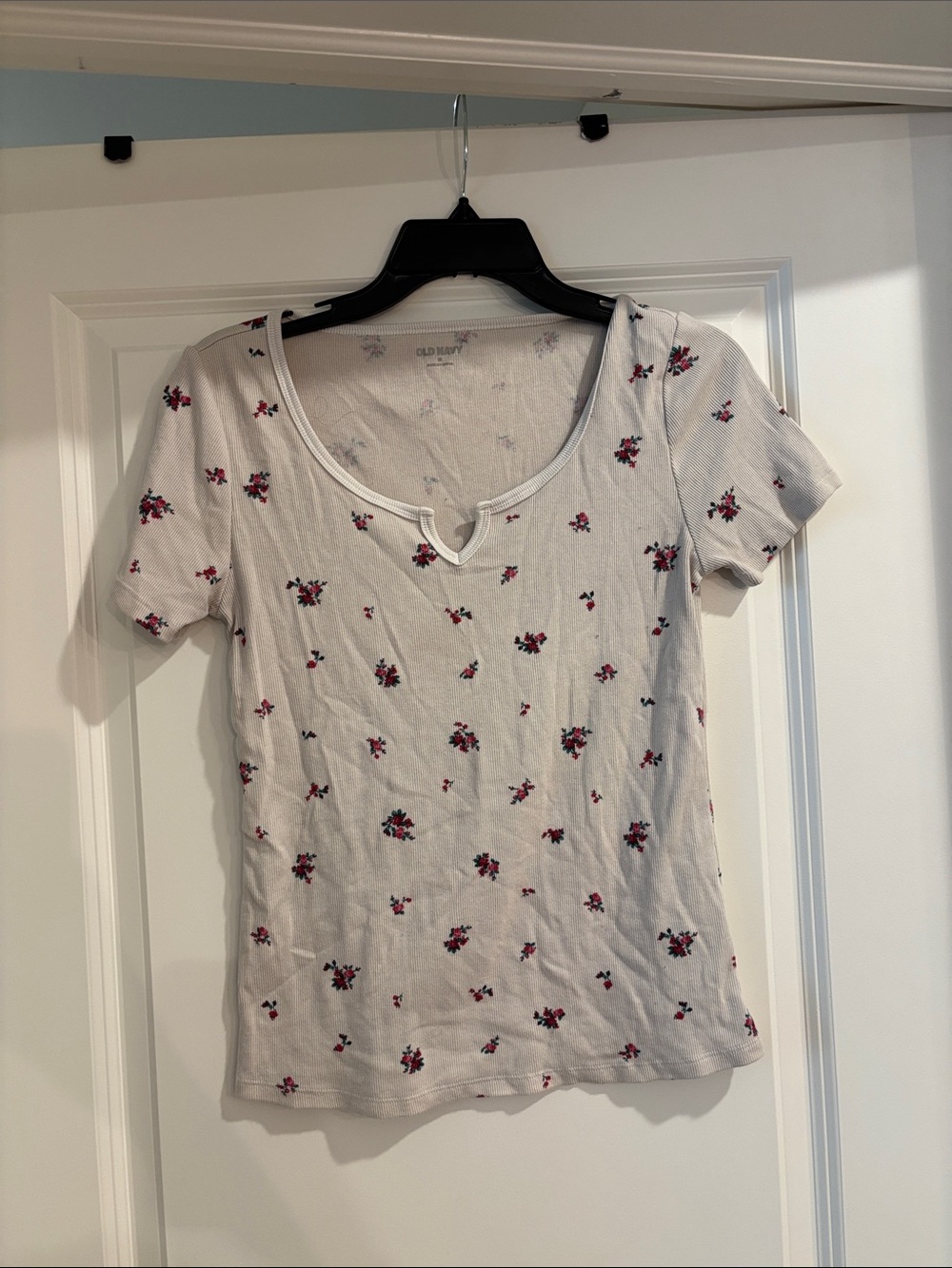 Old Navy Cream Scoop Neck Tee with Red Floral Print